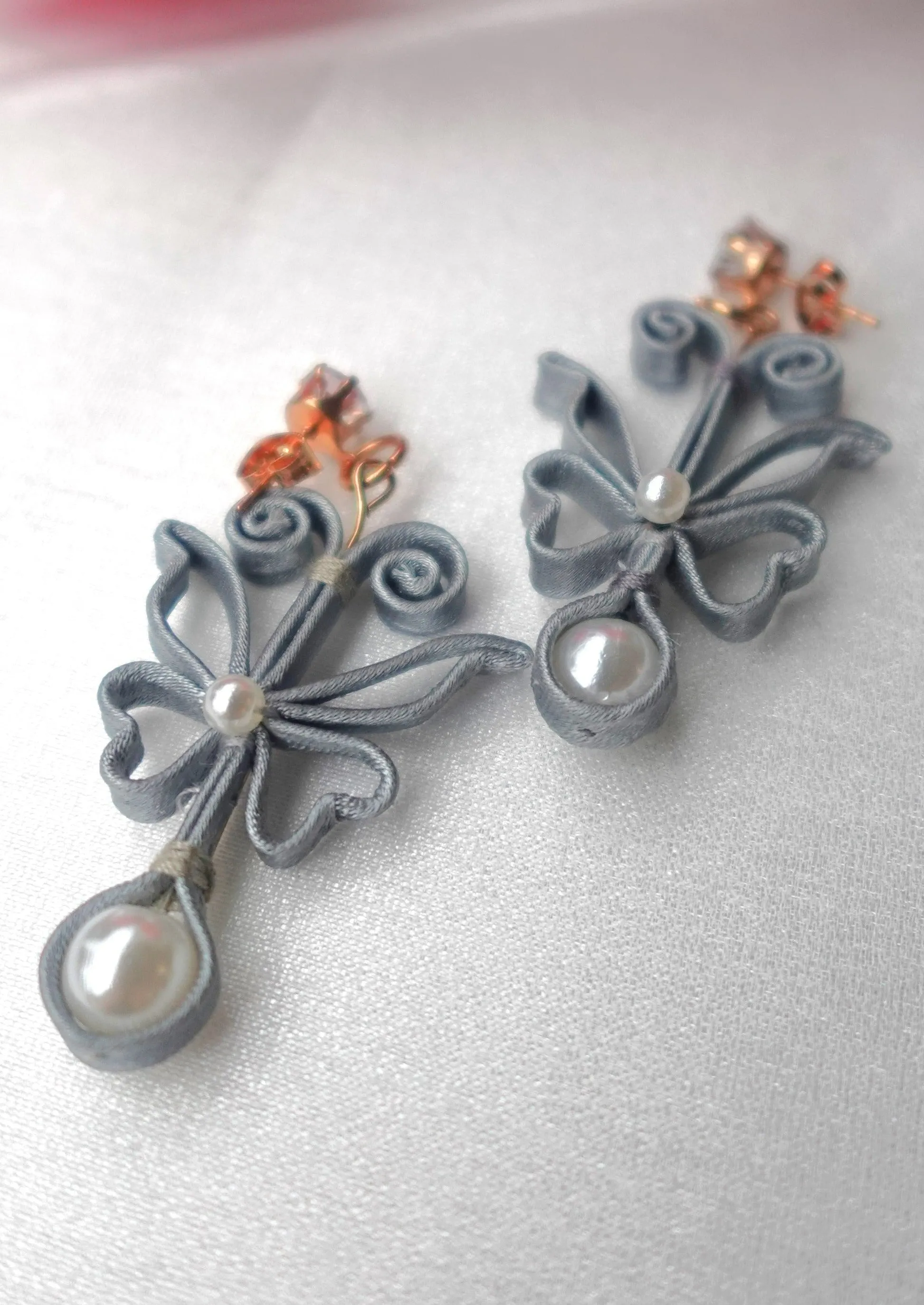 Butterfly Pankou Earrings (Grey)