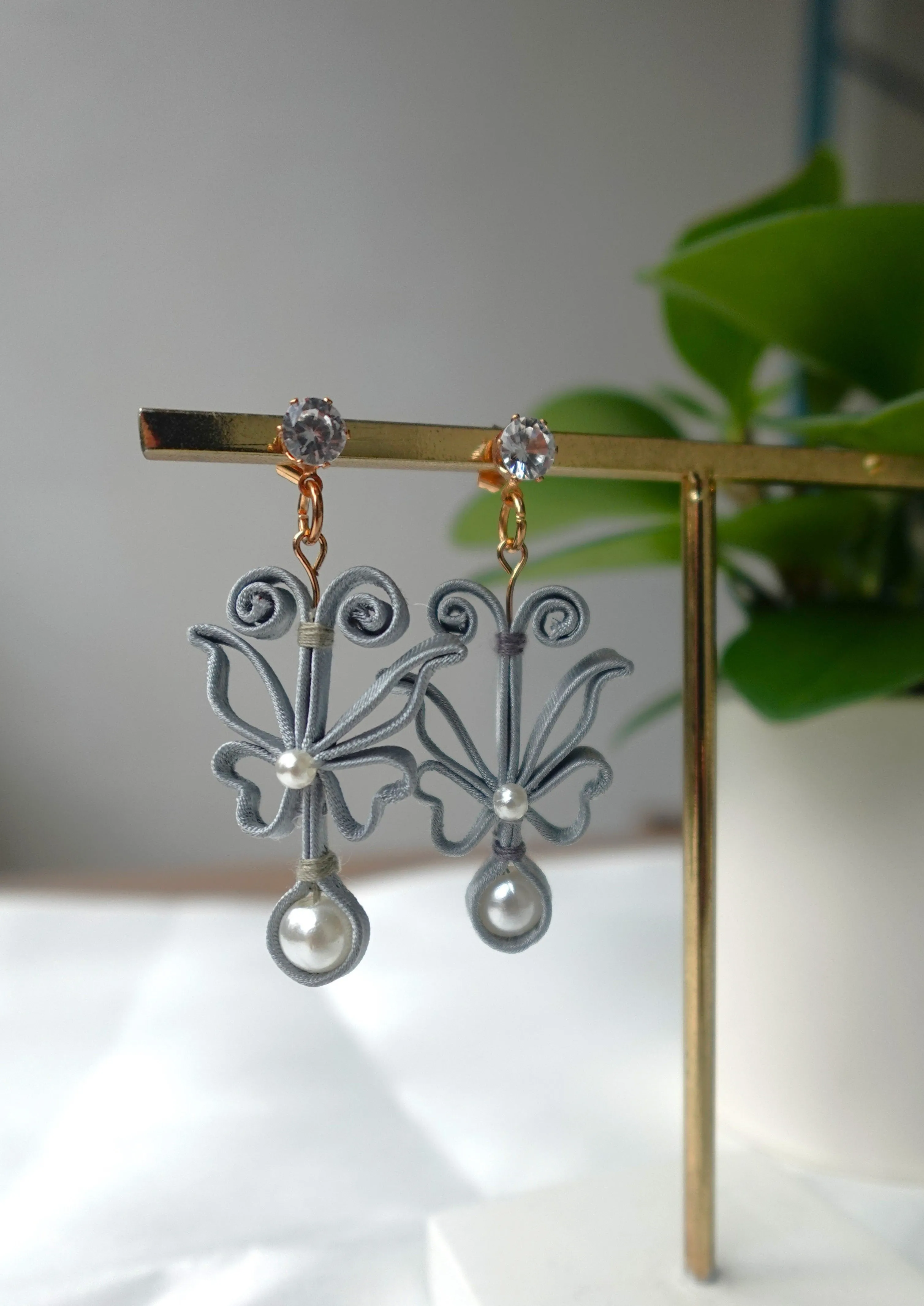 Butterfly Pankou Earrings (Grey)