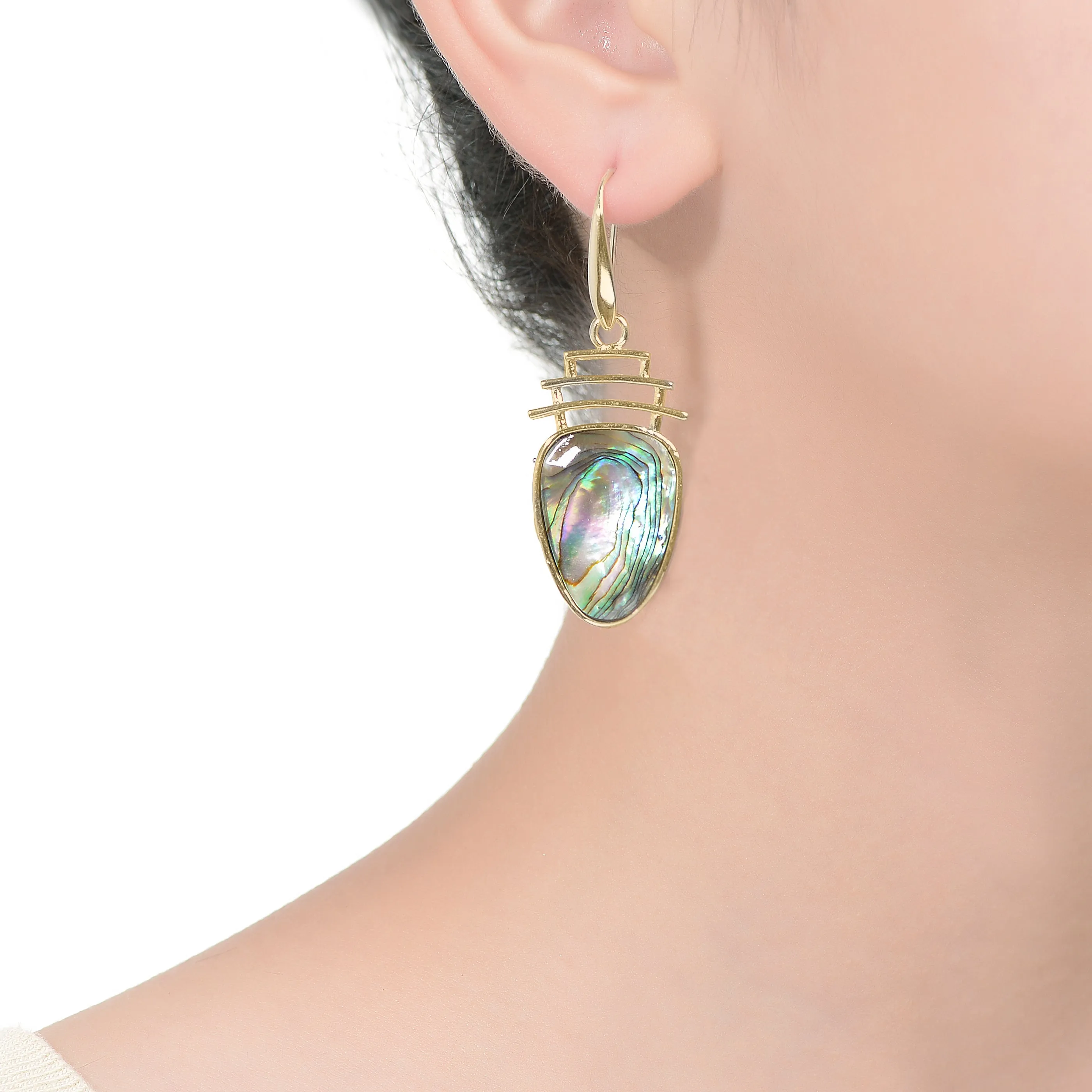 Océan Abalone Pear Drop Hook Earrings